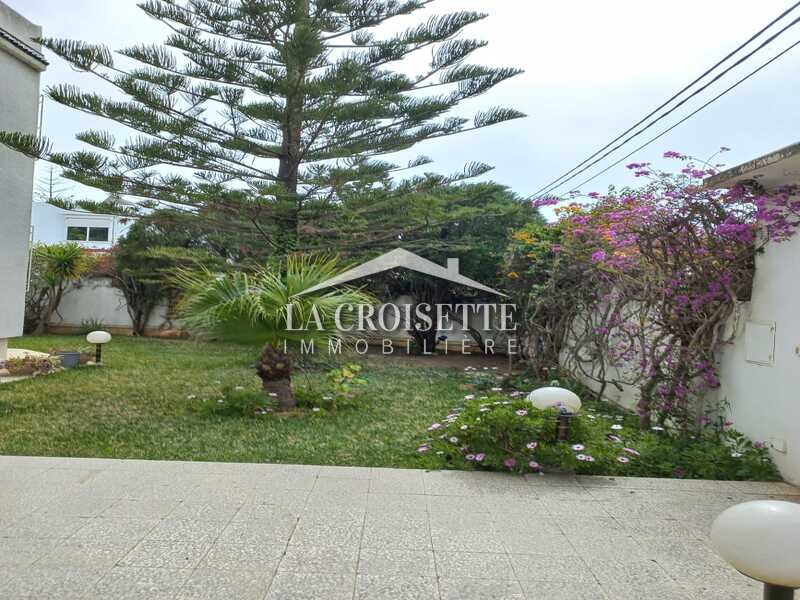 Villa S+6 avec piscine à Gammarth supérieur côté mer